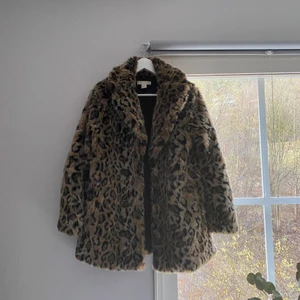 Kappa H&M - Leopardkappa H&M. Fint skick. Strl. 36.