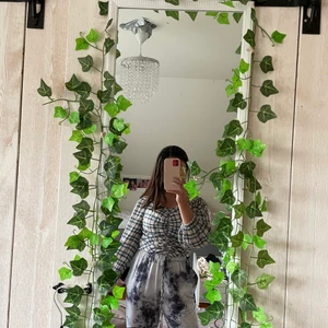 Rutig topp New yorker  - Säljer min fina rutiga topp från New yorker 💙Säljer den pgr av att den är förliten och då inte kommer till användning ☺️ Säljer för 90+ frakt st S