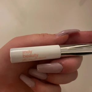 Indy beauty brow fix  - Endast testad på handen, färgen ”Ella” 
