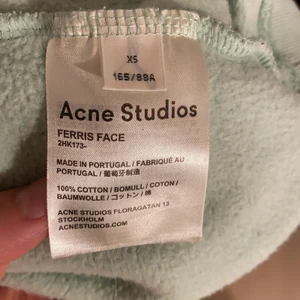 Acne studios face hoodie Mint - Snålt använd limiterad hoodie i färgen mintgrön. Den är tyvärr för liten för mig så kan inte ha den längre..