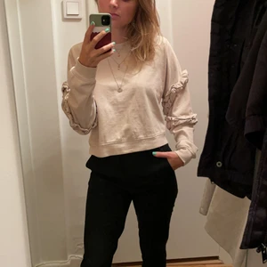 Tjocktröja  - Tröja från hm enbart använda 1 gång därför söker den en ny ägare då jag ej använder den. 