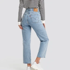 Levis jeans  - Ett par Levis jeans i modellen ribcage straight. I storlek W26 & L27. Nypris 1200kr. Köparen står för eventuell frakt❤️