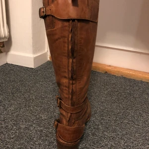 Stövlar - Supersnygga o coola stövlar i äkta skinn. 