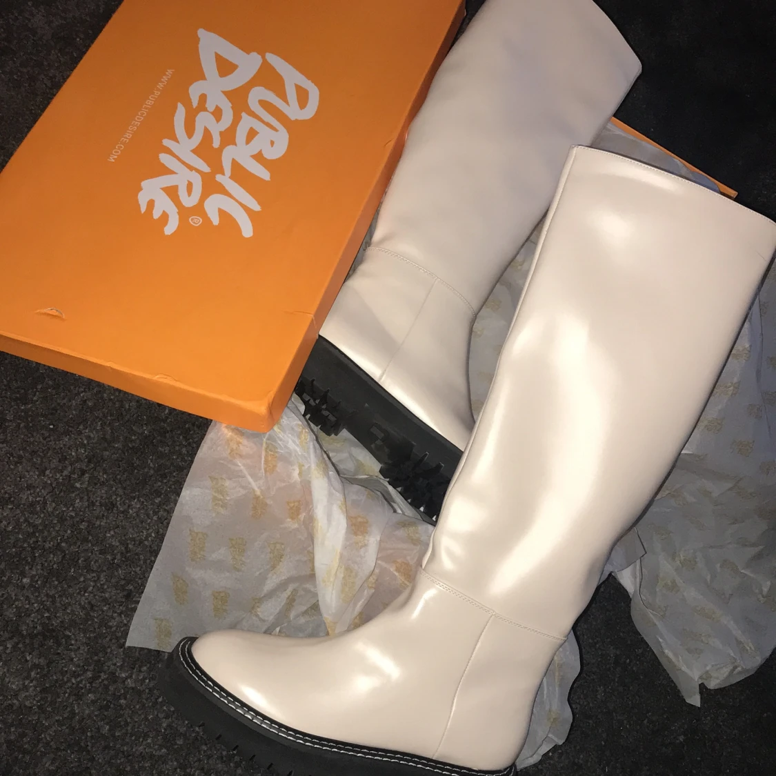 Trendiga knähöga stövlar  - 91