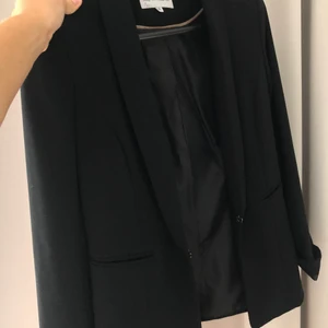 Blazer  - En svart blazer ifrån hm