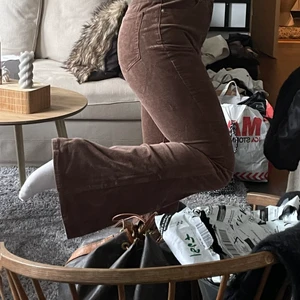 Bruna bootcut - Bruna manchester byxor, högmidjade och bootcut