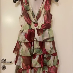 HM klänning strl 40 - Klänning i bra skick, knappt använd. 