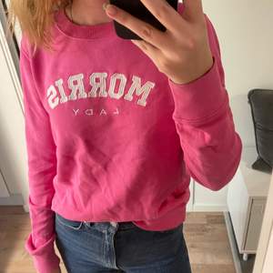 Sweatshirt i fint skick från Morris och även i en väldigt fin rosa färg. 💗 Storlek S. 
