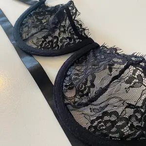 Stl S. Bara testad var för liten för mig. #bralette  Jag och köparen delar på frakten. Den kommer ifrån fashion Nova.