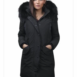 Rock and blue  - Säljer min fina rock and blue jacka, köpt förra året. Det är äkta päls, skriv ifall ni vill ha mer bilder💕 Original priset på jackan är 4999, mitt pris 1700. Strl 38. 