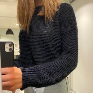 Svart stickad  - Nyskick, använd 5 gånger