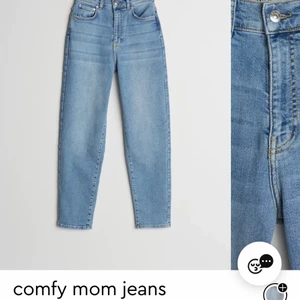 Mom jeans  - Blåa mom jeans från gina tricot, Aldrig använda endast testade. Originalpris 500kr säljer för 100kr + frakt. Nyskick 