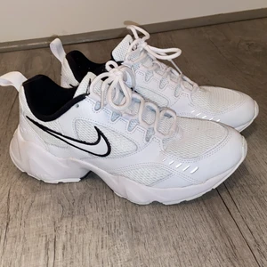 nike air heights marathon running shoes - size 8/ like new/ worn once