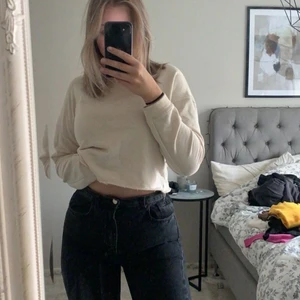 Beige Sweatshirt - En beigeaktig sweatshirt som inte används. Den är i fint skick.