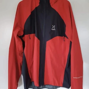 Haglöfs L.I.M Jacka - Herrjacka strl XL. Passar mer L om man vill ha förstärkningsplagg under. Vind och vattentät lättviktsjacka. 