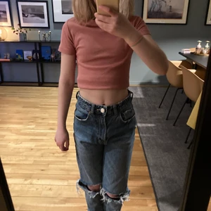 HM XS - En fin magtröja från HM i storleken XS som är puderrosa. Har nästan aldrig använt den så den är i fint skick 🥂🧡😍