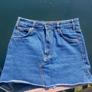 Jeanskjol - Söt jeanskjol från bershka i storlek 38💓💓