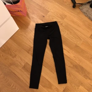 Byxor  - Tränings byxor i stl xs 