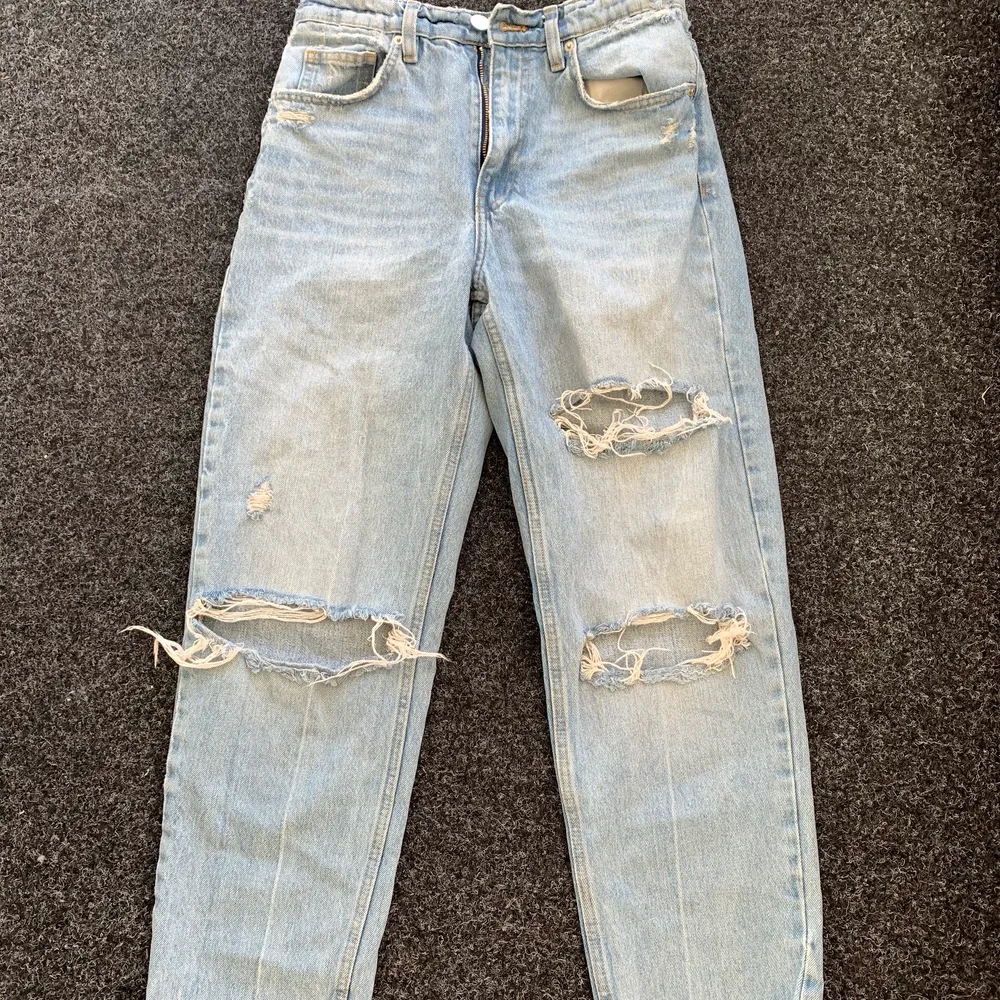 Super fina zara jeans! Ganska korta! Använda endast några då gånger. Jeans & Byxor.