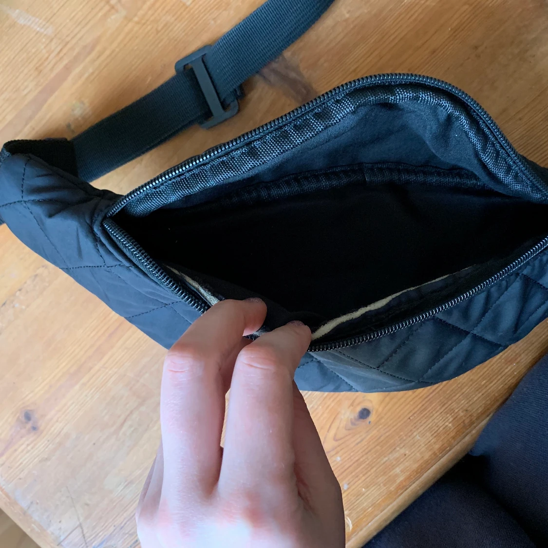 Svart magväska - 90