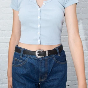 Brandy Melville zelly top - Blå zelly top från brandy Melville med knappar. 