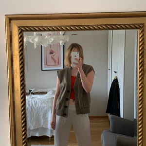 Brun väst - Superfin populär väst från zara! Funkar över i princip allt! Inte använd så mycket så den är i jättefint skick🤩 