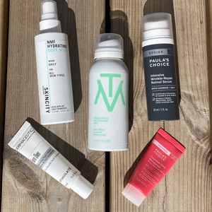 Blandade hudvårdsprodukter  - Testar sälja dessa hudvårdsprodukter som inte kommer till användning hos mig! Alla produkter är oanvända förutom den svarta från paula’s choice som endast är testad💞💞 kom med förslag på pris! DEN RÖDA OCH SVARTA ÄR SÅLDA