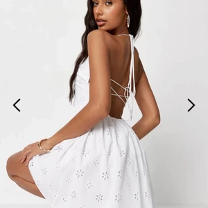 Finaste studentklänningen - Så fin studentklänning, slutsåld från missguided. Aldrig använd, storlek 40 men sitter snarare som 36-38. fraktas spårbart