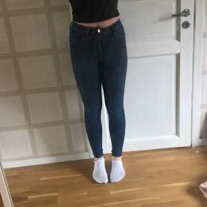 Skinny jeans. Nästan 1 år gamla, relativt bra skick