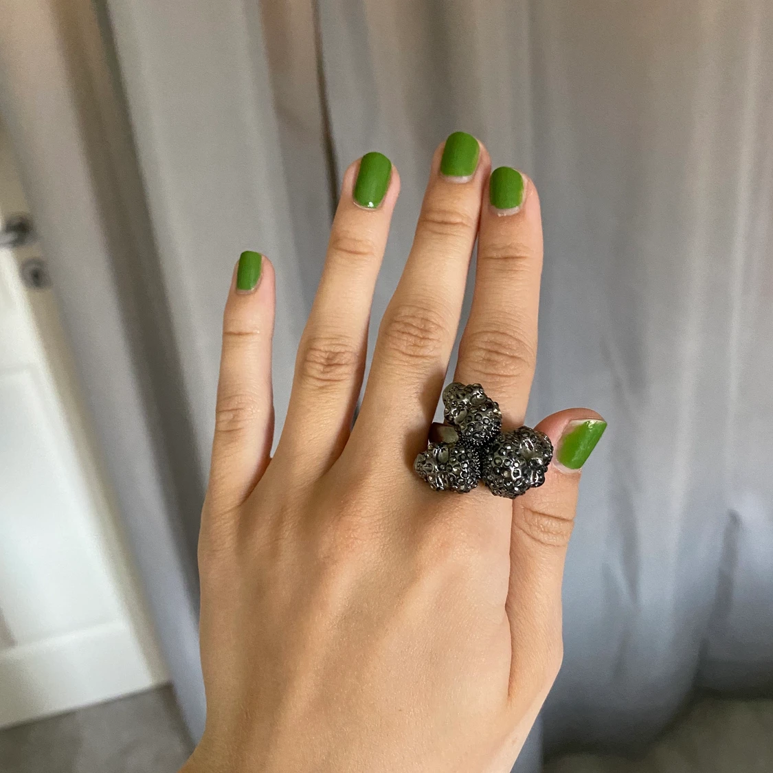 Cool ring med döskallar 