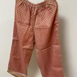 Byxor  - Fina nya byxor som oanvänd, vill sälja 200kr.