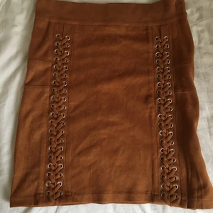 Mocka kjol - Super fin kjol i mocka, inte använd köpare står för frakten 💕