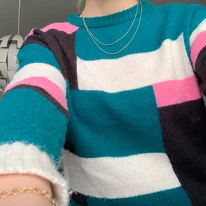 Stickad tröja Stolek XS - Cool tröja från Noisy may⚡️Den är stickad i Stolek XS köptes för 600kr💗✨⚡️