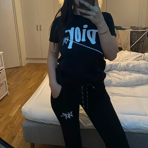 Mjukisset  - Säljer mitt fina dior set då den aldrig kommer till användning. Storlek S. OBS INTE ÄKTA ❗️