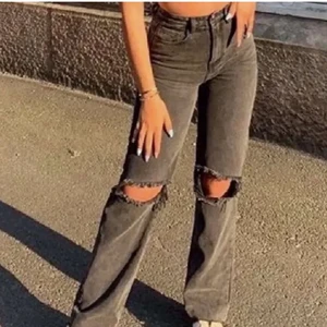 jeans - säljer dessa fina vida jeans som tyvärr har inte kommit till användning (nypris 450kr)