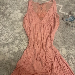 Klänning/ nattlinne med spets - Helt oanvänd. 