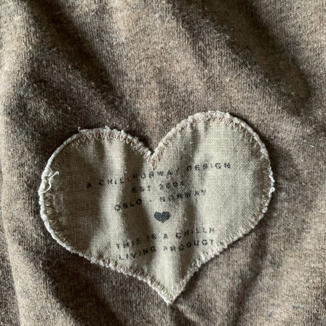 Gråbrun tröja med spetsdetaljer - 91