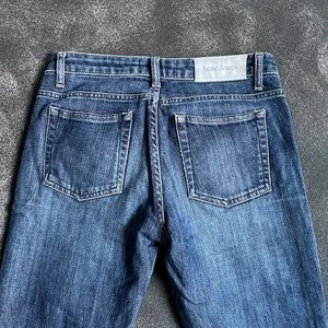 Acne jeans  - Blåa acne jeans, låg midja, raka ben. Knappt använda 💃🏼