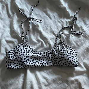 Bikini från Zaful - Bikini från ZAFUL som aldrig är använd🤍 Frakt tillkommer på 48 kr!