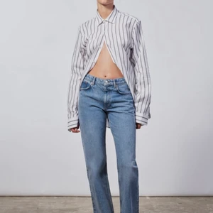 Zara jeans - Säljer mina dina zara jeans. Använt ändast fåtal gånger pga att de sitter för tajt på mig. Skriv priv vid intresse ❤️