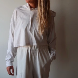 Vit tröja  - Frakt tillkommer
