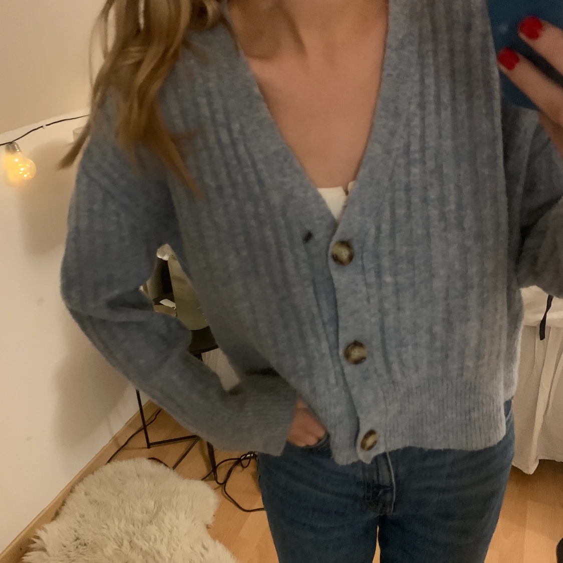 Blå stickad tröja med knappar - 90