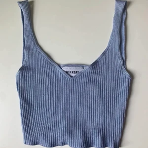 Topp - Jättefin topp från weekday som tyvärr inte kommer till användning