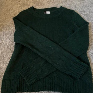Stickad grön tröja - Stickad grön tröja från hm! Super skön, inte alls stickig! 