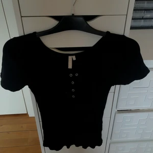 Tröja - Super fin topp, från hm! Köptes 2019 men har inte använts så mycket 💕 strl L, men sitter som en s-m