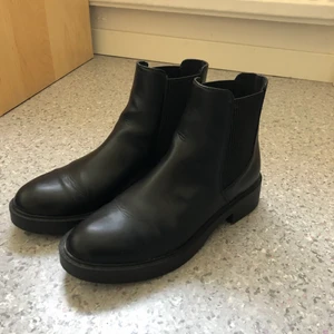 Boots - Fint skick, inte mycket använda. Köptes innan jul, köpt på ASOS  kan skickas också