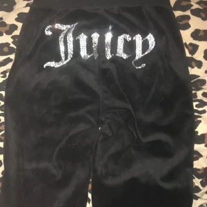 Juicy byxor byta - Nån som vill byta mina svarta juicy byxor i storlek xxs till nån annan färg i xxs/xs❤️