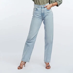 90s high waist jeans - säljer dessa favoriter då de används för sällan och tyvärr har jag inte plats för mycket i min garderob! Köparen står för frakt. Nypris:599kr ✨