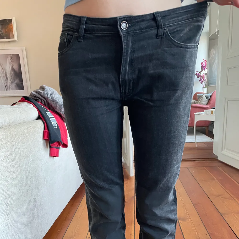 Jättefina jeans från Dagmar, aldrig använda! Köpta i Barcelona för ett par år sedan. Står storlek 40 men mer 36/38! . Jeans & Byxor.