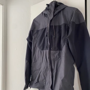 Friluftsjacka - Snygg friluftsjacka från true North, jätteskön och lätt att röra sig i 